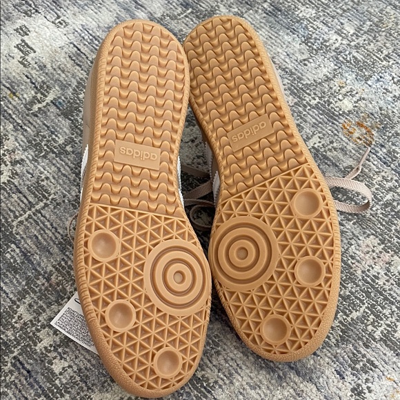 Adidas Women's Samba OG beige Wonder Taupe Sneakers - Picture 4 of 4